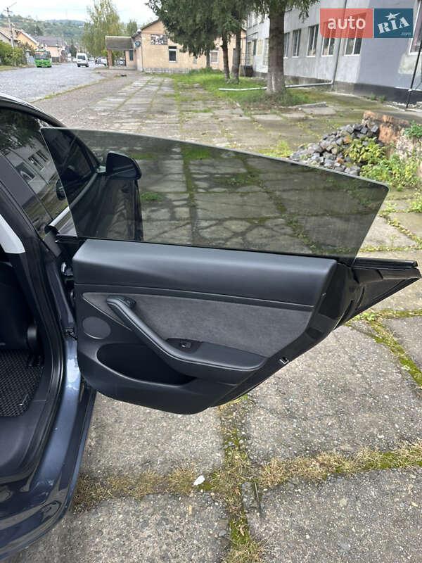 Седан Tesla Model 3 2022 в Мукачево