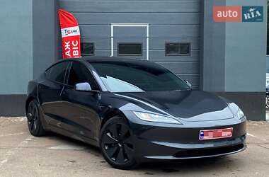 Tesla Model 3  2024