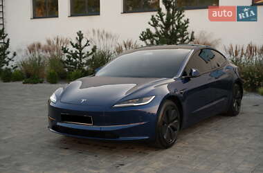 Tesla Model 3  2024