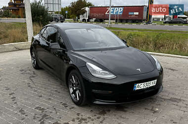Tesla Model 3  2021