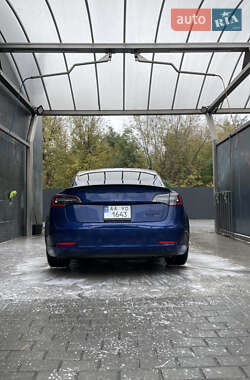Tesla Model 3  2022