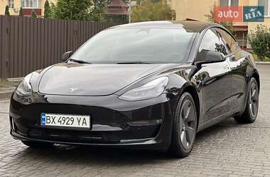 Tesla Model 3  2022