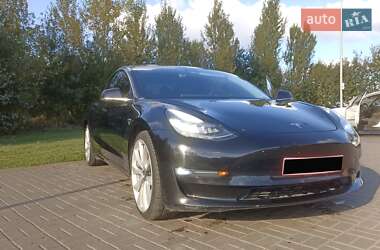 Tesla Model 3  2019
