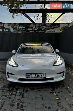 Tesla Model 3  2020