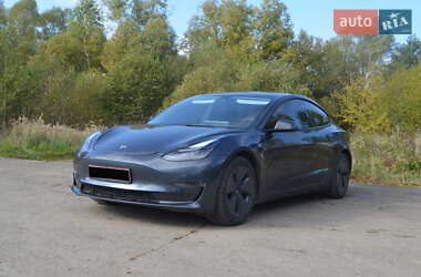 Tesla Model 3  2022
