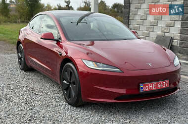 Tesla Model 3  2024