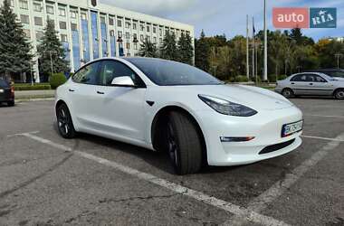 Tesla Model 3  2022