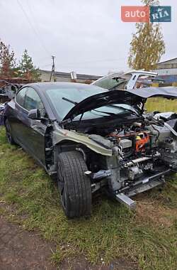 Tesla Model 3  2024