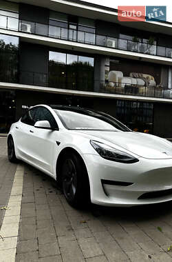 Tesla Model 3  2021