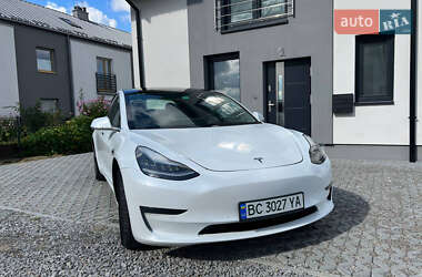 Tesla Model 3  2019