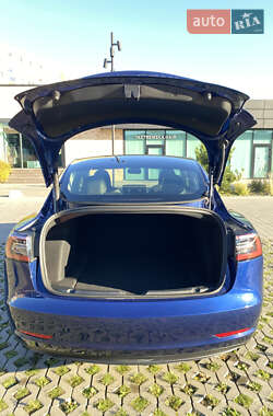 Седан Tesla Model 3 2023 в Хмельницком