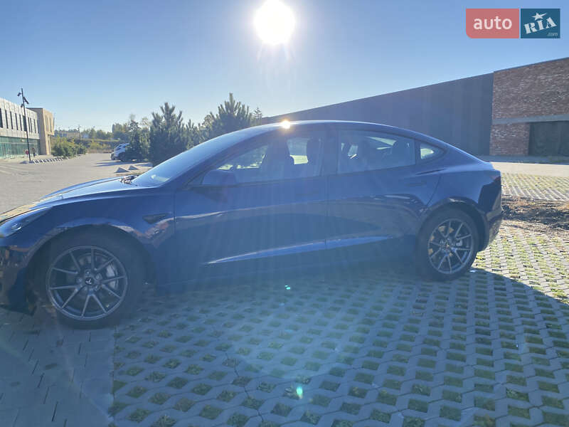 Седан Tesla Model 3 2023 в Хмельницком
