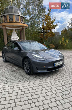 Tesla Model 3  2022