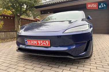 Tesla Model 3  2024