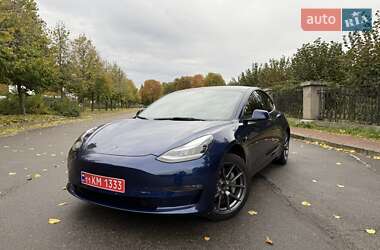 Tesla Model 3  2022