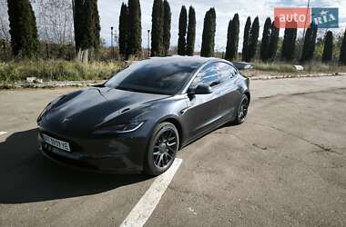 Tesla Model 3  2024