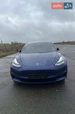 Tesla Model 3  2019