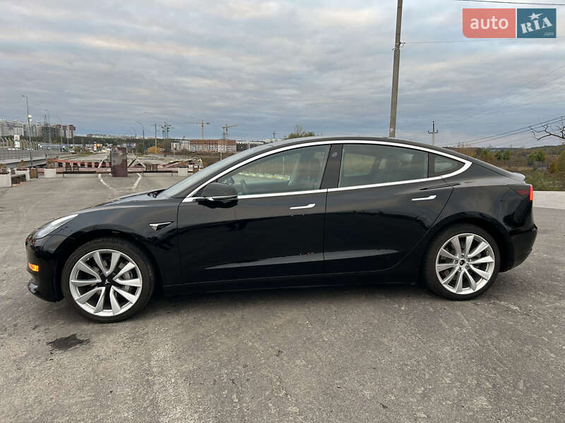 Седан Tesla Model 3 2019 в Ирпене