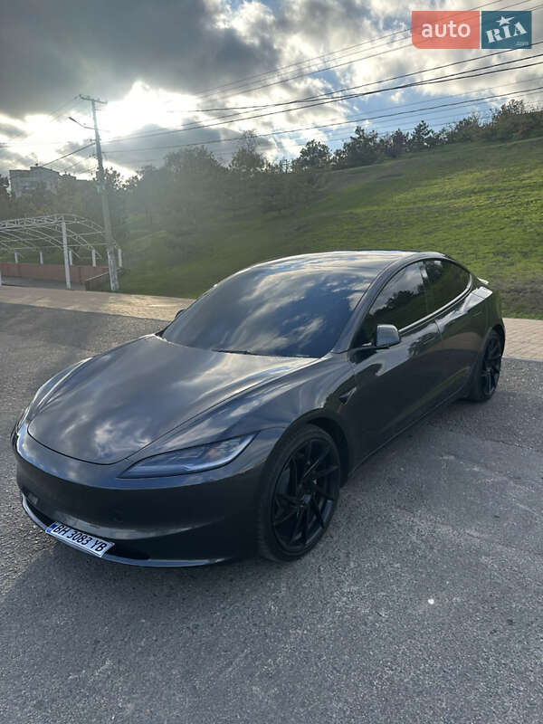 Седан Tesla Model 3 2024 в Черноморске