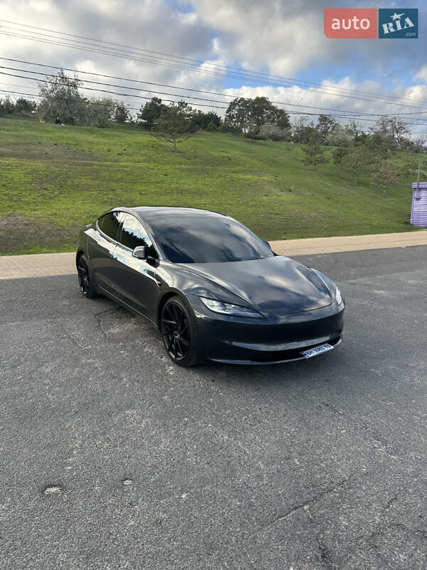Седан Tesla Model 3 2024 в Черноморске
