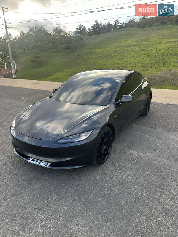 Седан Tesla Model 3 2024 в Черноморске