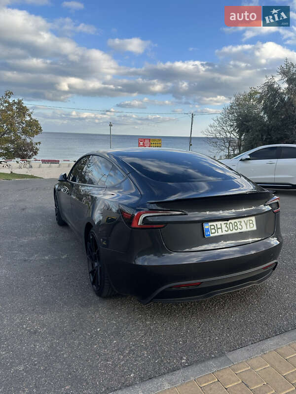 Седан Tesla Model 3 2024 в Черноморске