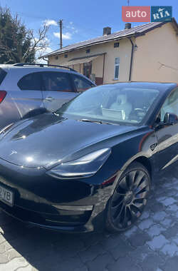 Tesla Model 3  2022