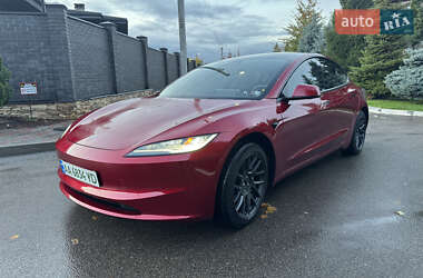 Tesla Model 3  2024