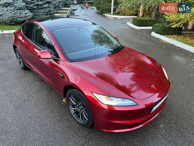 Седан Tesla Model 3 2024 в Києві