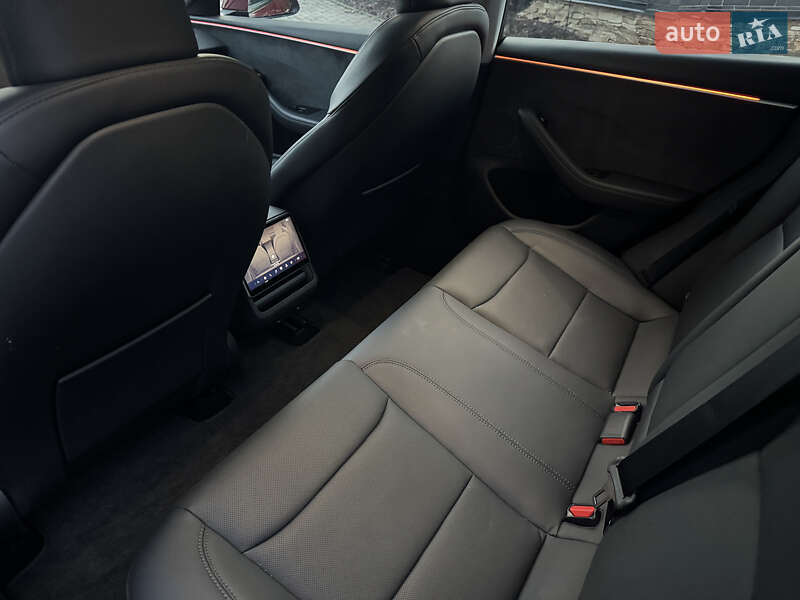 Седан Tesla Model 3 2024 в Києві
