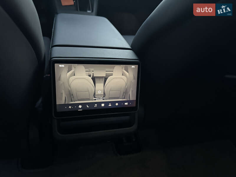 Седан Tesla Model 3 2024 в Києві