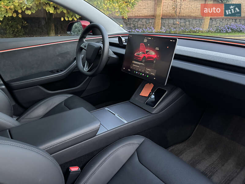 Седан Tesla Model 3 2024 в Києві
