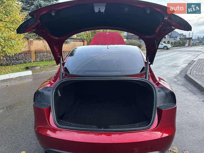 Седан Tesla Model 3 2024 в Києві