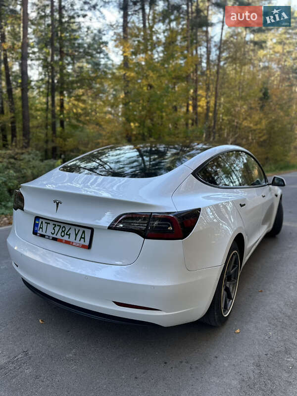 Седан Tesla Model 3 2021 в Івано-Франківську