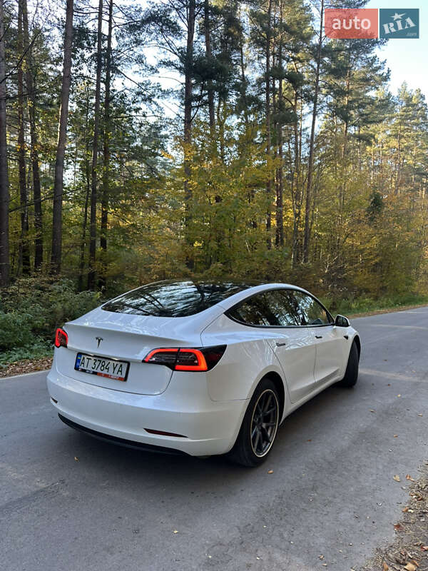 Седан Tesla Model 3 2021 в Івано-Франківську