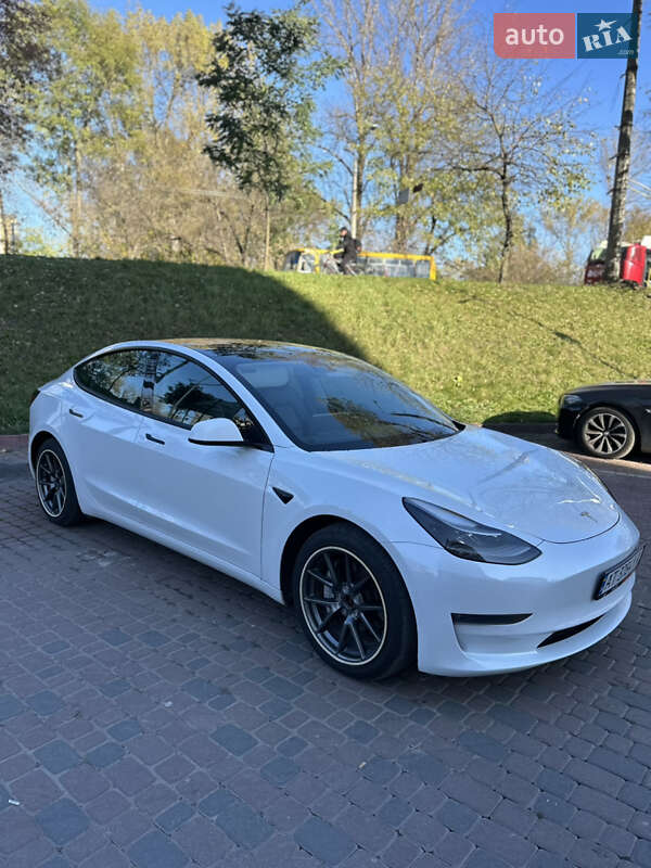 Седан Tesla Model 3 2021 в Івано-Франківську