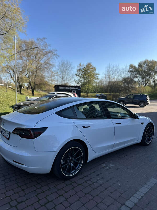 Седан Tesla Model 3 2021 в Івано-Франківську