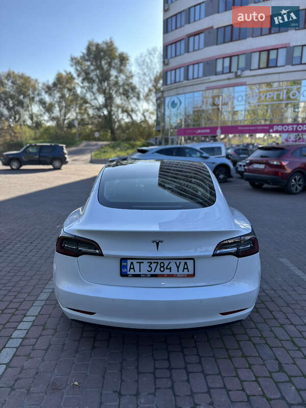 Седан Tesla Model 3 2021 в Івано-Франківську
