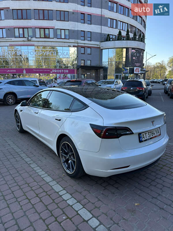 Седан Tesla Model 3 2021 в Івано-Франківську