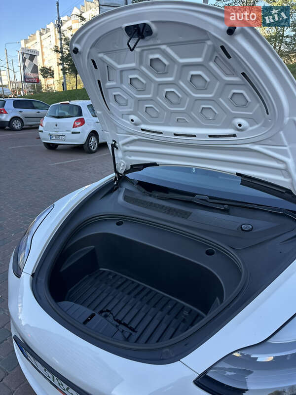 Седан Tesla Model 3 2021 в Івано-Франківську