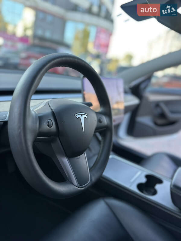 Седан Tesla Model 3 2021 в Івано-Франківську