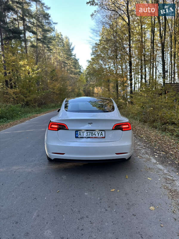 Седан Tesla Model 3 2021 в Івано-Франківську