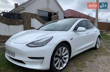 Tesla Model 3  2019