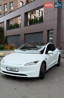 Tesla Model 3  2024