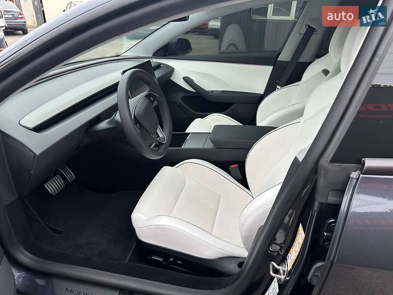 Седан Tesla Model 3 2024 в Киеве