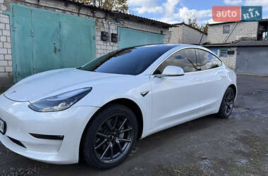 Tesla Model 3  2019