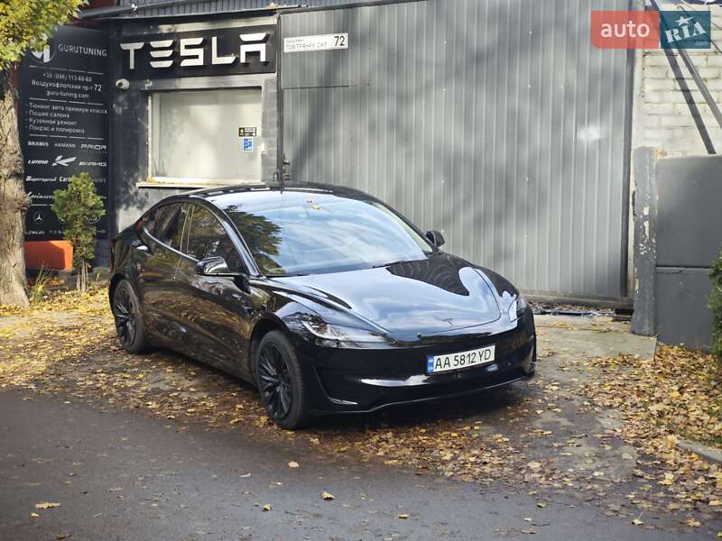 Седан Tesla Model 3 2024 в Киеве