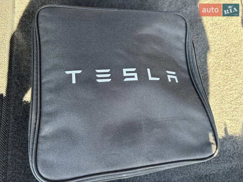Седан Tesla Model 3 2021 в Ивано-Франковске