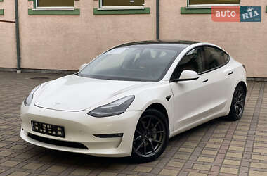 Tesla Model 3  2021