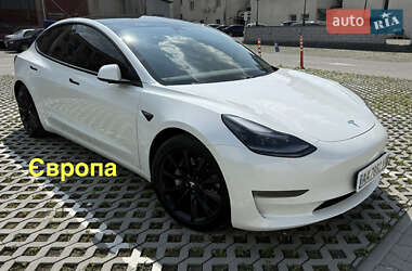 Tesla Model 3  2021